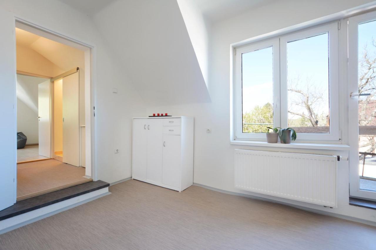 Apartmany Jevany Eksteriør bilde