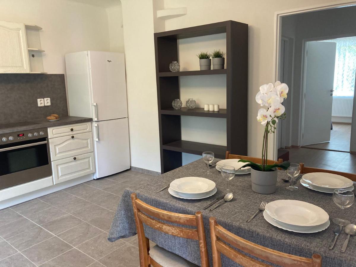 Apartmany Jevany Eksteriør bilde