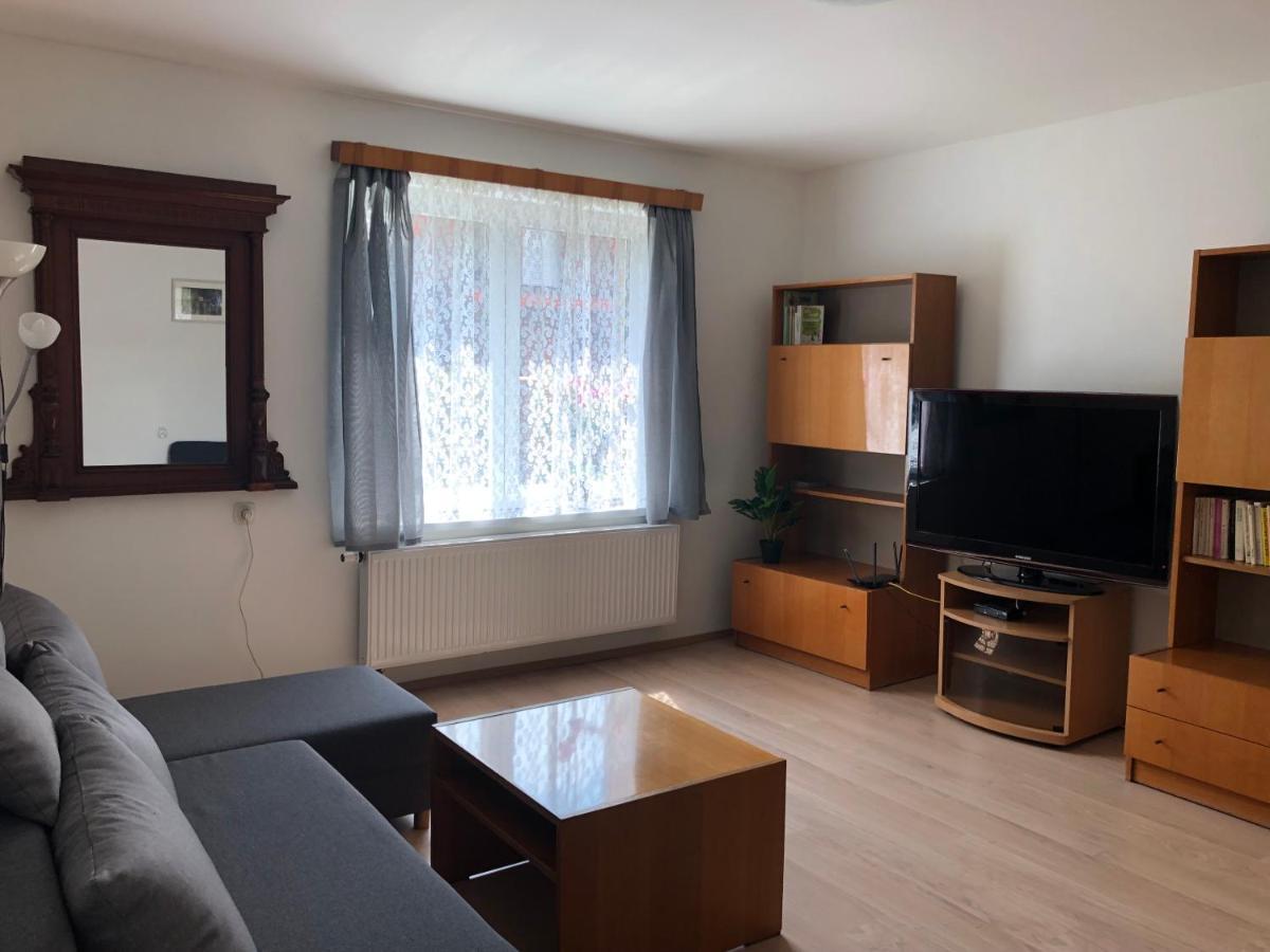Apartmany Jevany Eksteriør bilde