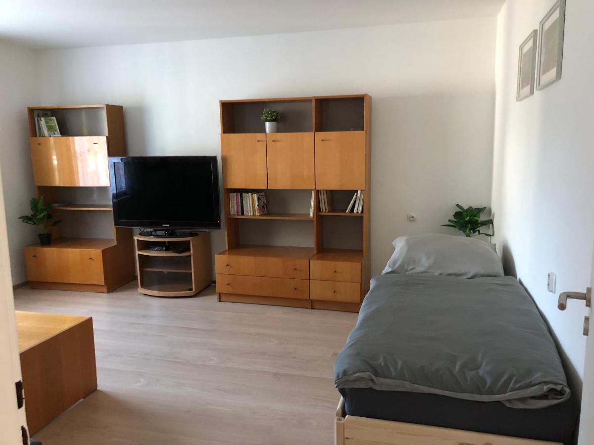 Apartmany Jevany Eksteriør bilde