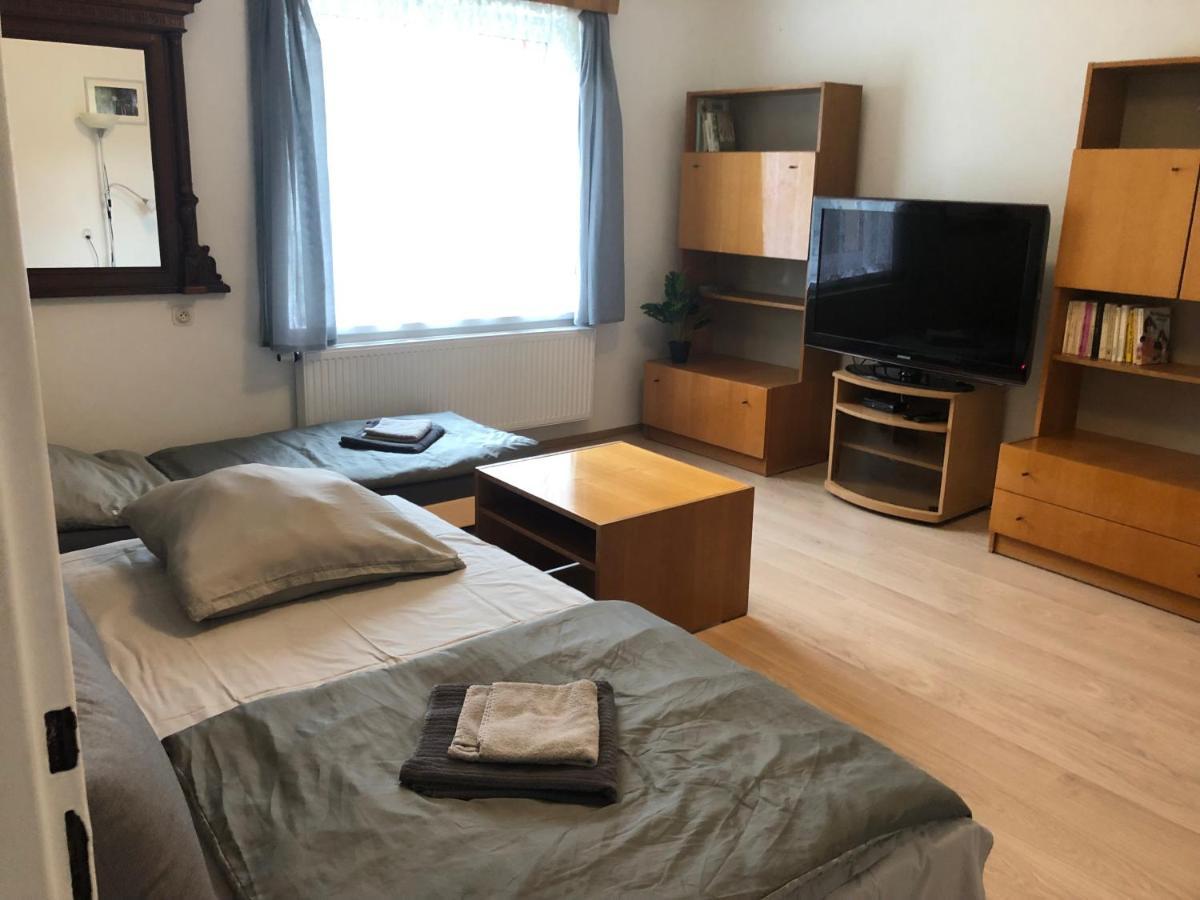 Apartmany Jevany Eksteriør bilde